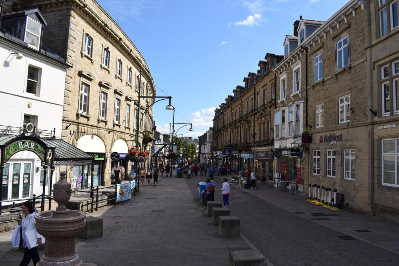 The Buxton Retreat A Luxurious 3-Storey Townhouse With Four Poster Bed And Double Jacuzzi Bath" Eksteriør billede