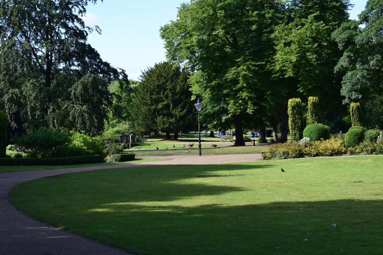 The Buxton Retreat A Luxurious 3-Storey Townhouse With Four Poster Bed And Double Jacuzzi Bath" Eksteriør billede