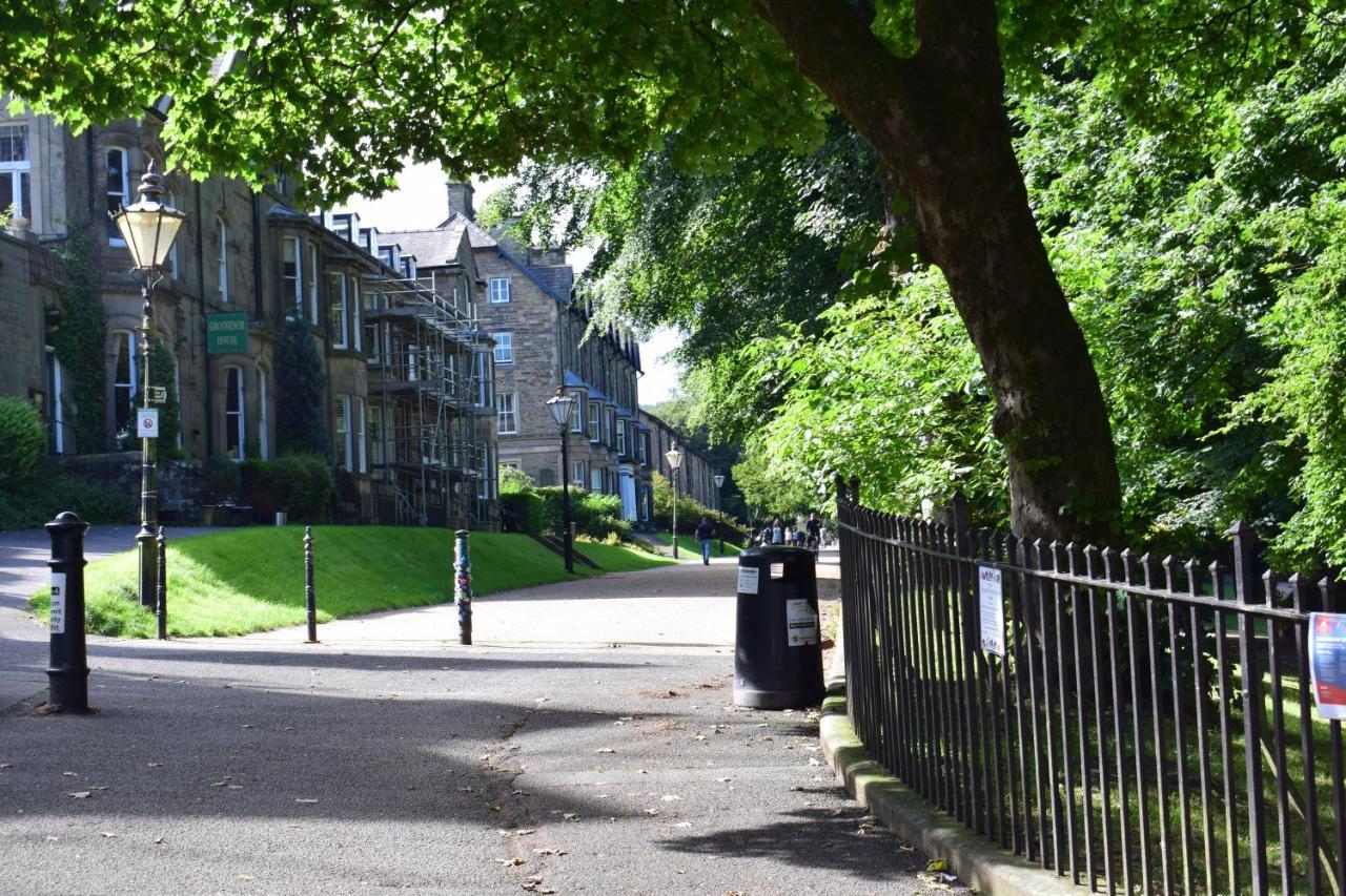 The Buxton Retreat A Luxurious 3-Storey Townhouse With Four Poster Bed And Double Jacuzzi Bath" Eksteriør billede