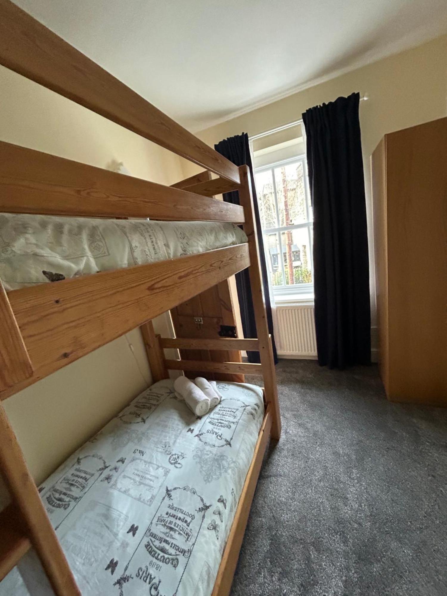 The Buxton Retreat A Luxurious 3-Storey Townhouse With Four Poster Bed And Double Jacuzzi Bath" Eksteriør billede
