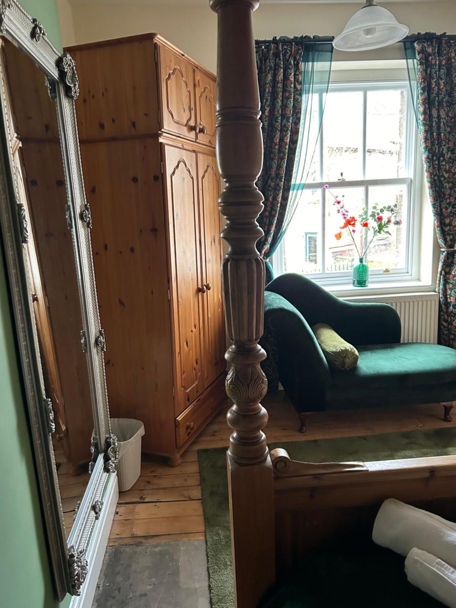 The Buxton Retreat A Luxurious 3-Storey Townhouse With Four Poster Bed And Double Jacuzzi Bath" Eksteriør billede