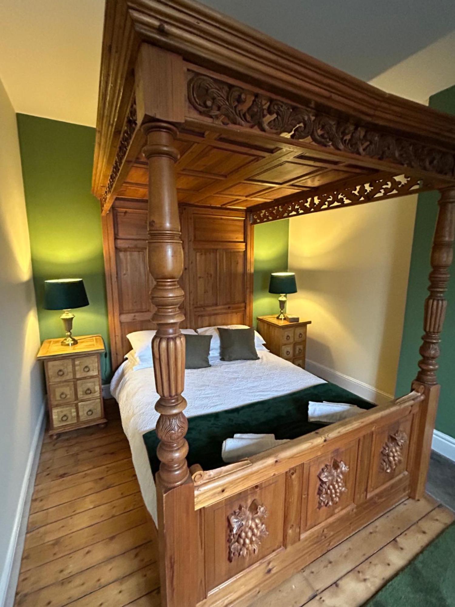 The Buxton Retreat A Luxurious 3-Storey Townhouse With Four Poster Bed And Double Jacuzzi Bath" Eksteriør billede