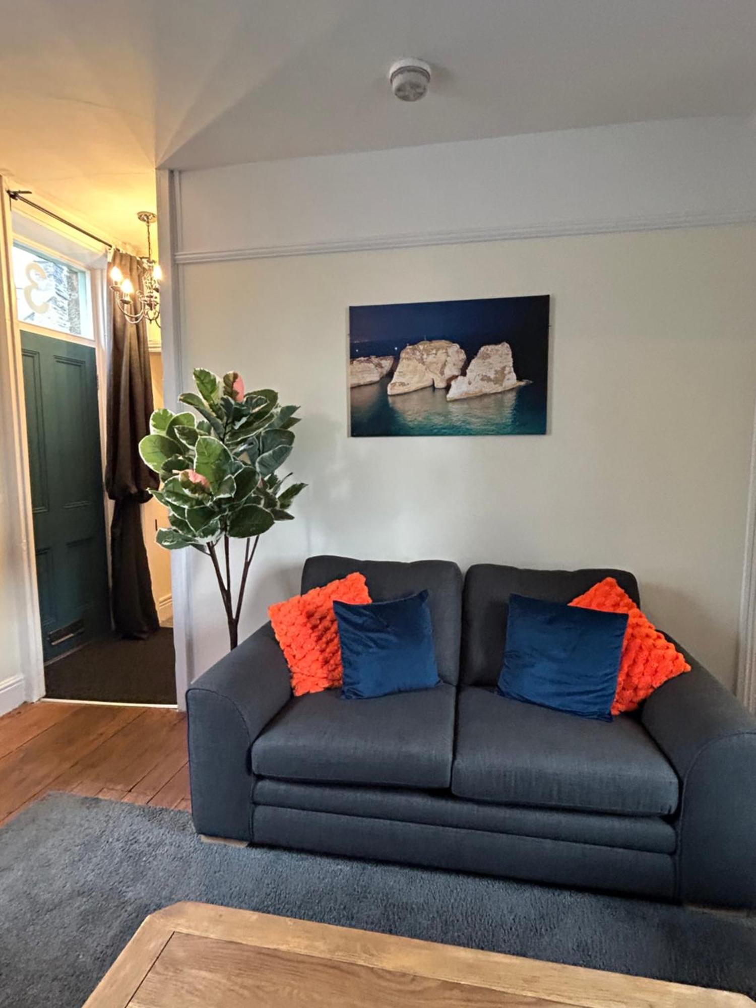The Buxton Retreat A Luxurious 3-Storey Townhouse With Four Poster Bed And Double Jacuzzi Bath" Eksteriør billede