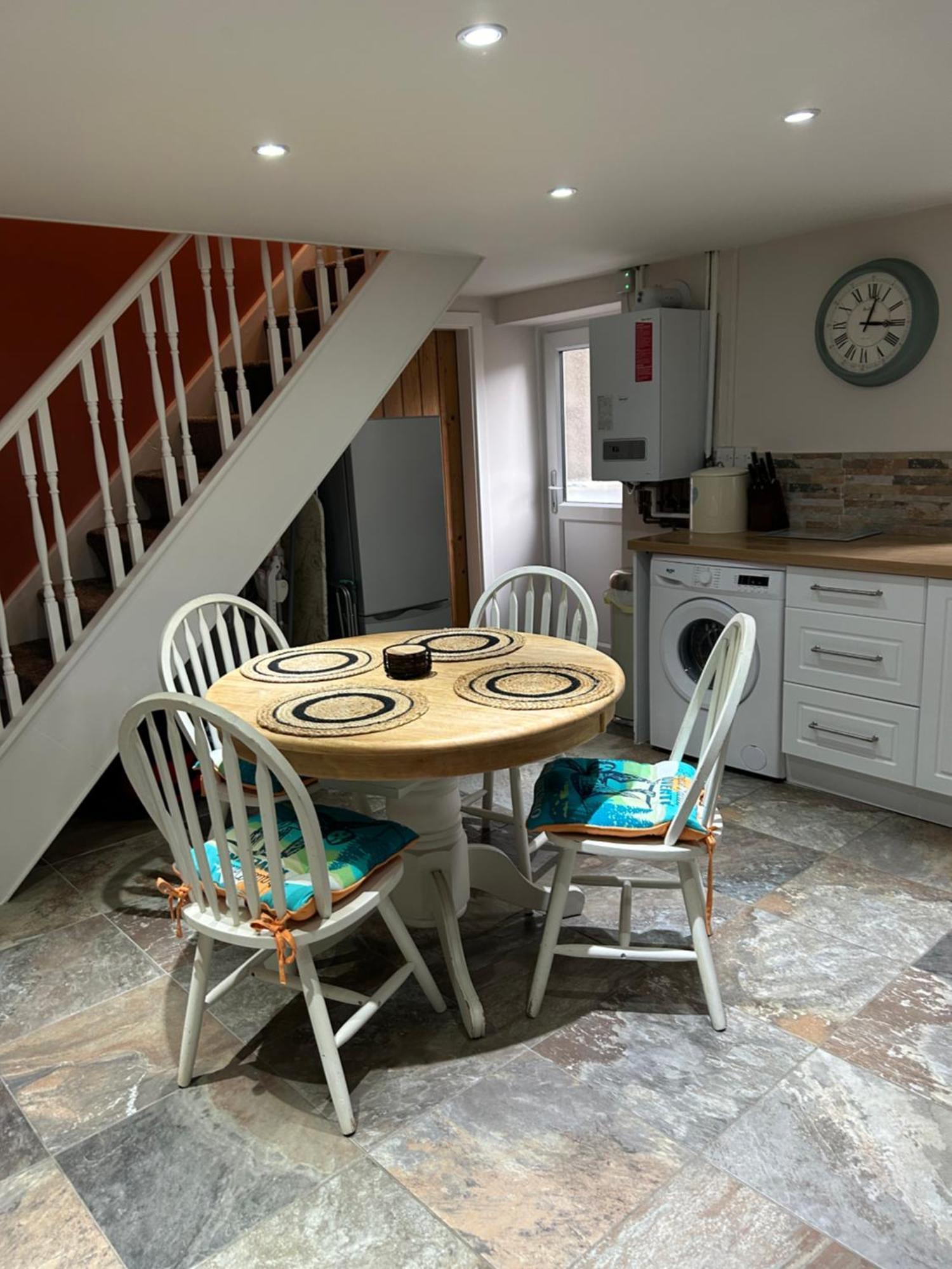The Buxton Retreat A Luxurious 3-Storey Townhouse With Four Poster Bed And Double Jacuzzi Bath" Eksteriør billede