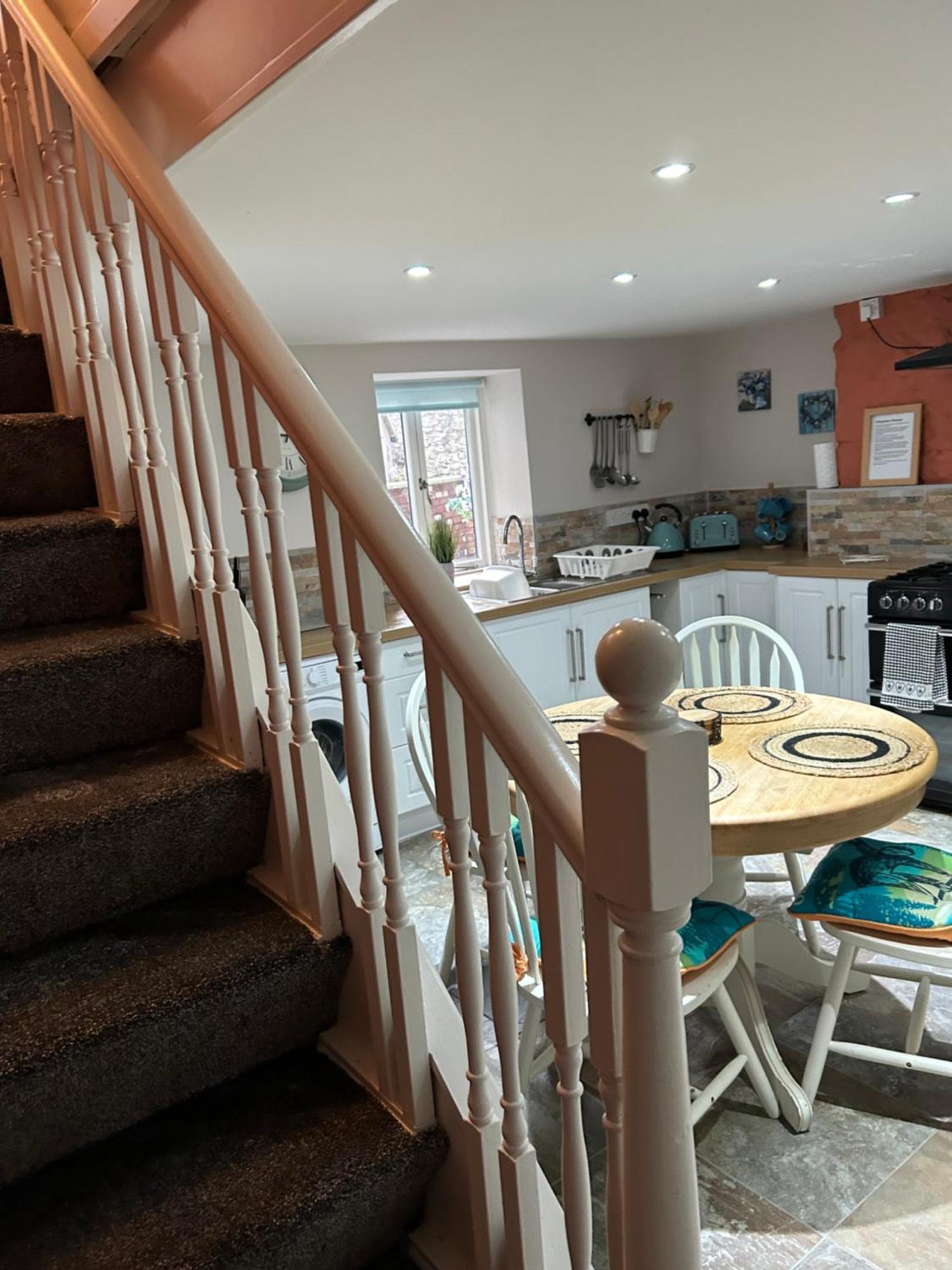 The Buxton Retreat A Luxurious 3-Storey Townhouse With Four Poster Bed And Double Jacuzzi Bath" Eksteriør billede