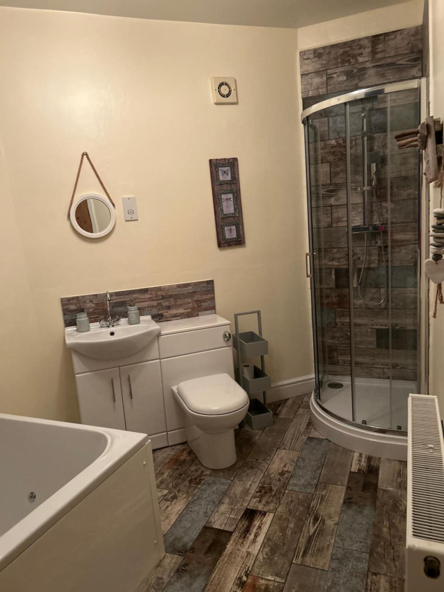 The Buxton Retreat A Luxurious 3-Storey Townhouse With Four Poster Bed And Double Jacuzzi Bath" Eksteriør billede